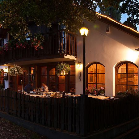 Lovecky Hotel Jivak Loučeň Buitenkant foto