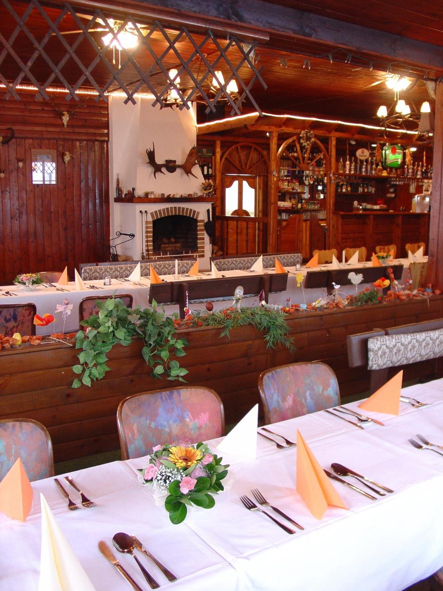 Lovecky Hotel Jivak Loučeň Buitenkant foto