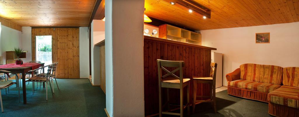 Lovecky Hotel Jivak Loučeň Buitenkant foto